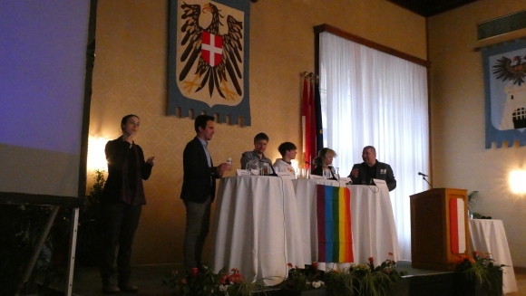 Cornelia Rosenkranz dolmetscht die Fachkonferenz der WASt.